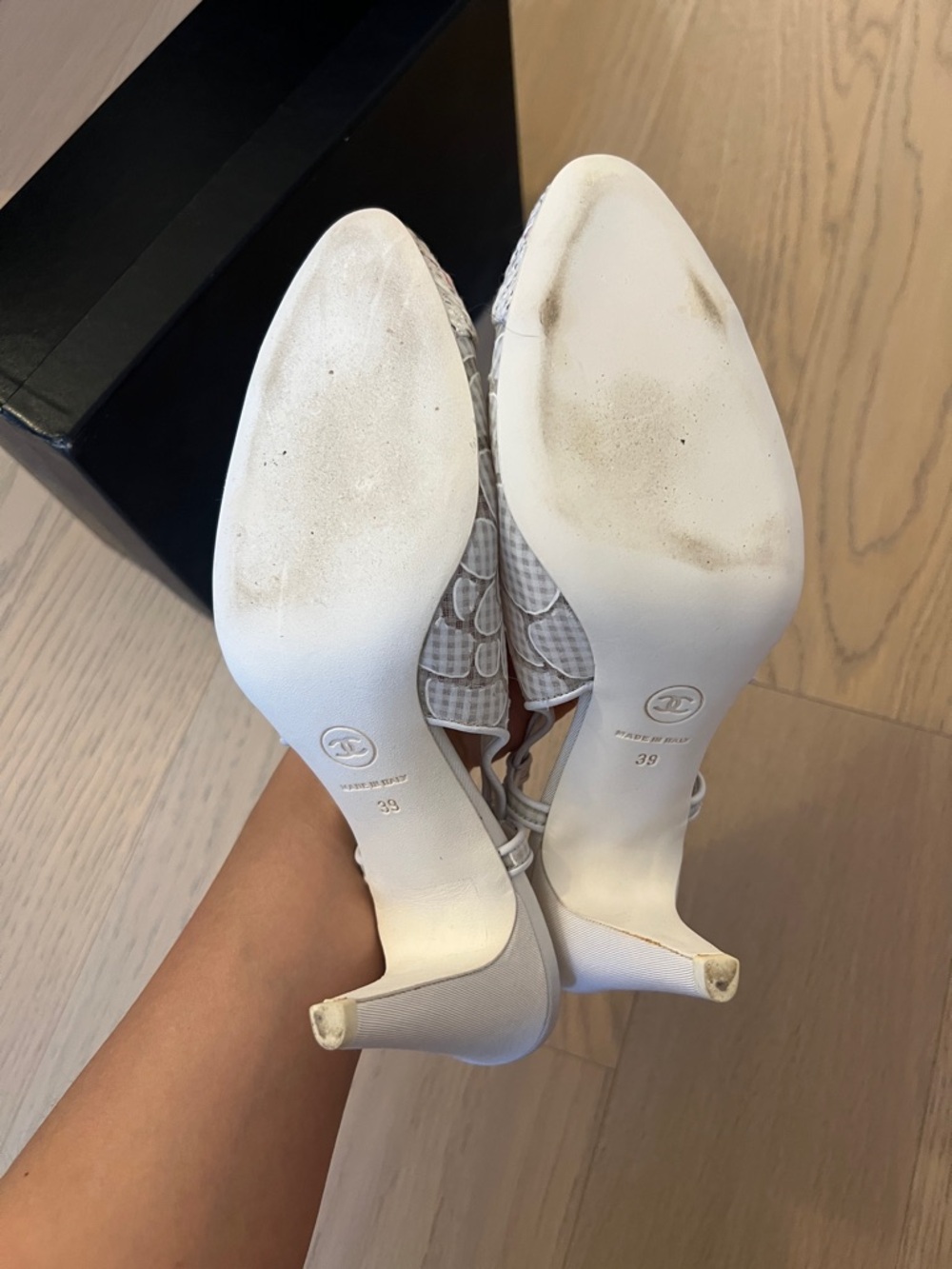 Chanel white heels with lace detail (EU 39 - US 7.5-8) - Picture 9 of 13